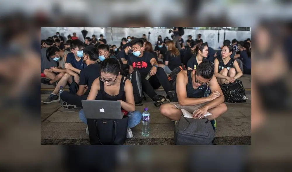 Simpatizantes del Gobierno chino crearon centenares de cuentas en Facebook y Twitter para intentar dividir a los protestantes de Hong Kong. Foto: AFP