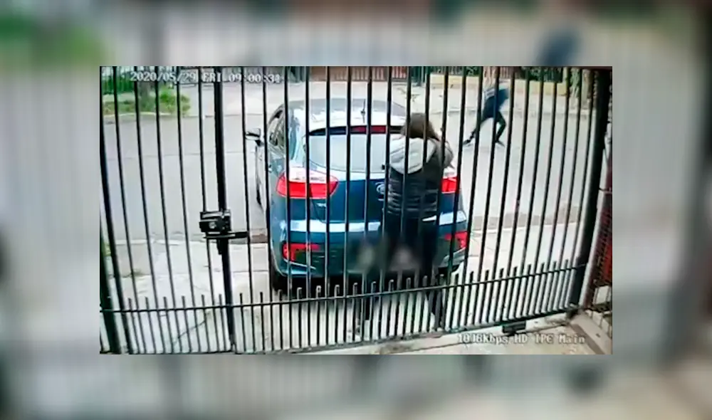 La mujer policía sacó su arma de reglamento e inició una balacera en la puerta de su casa.