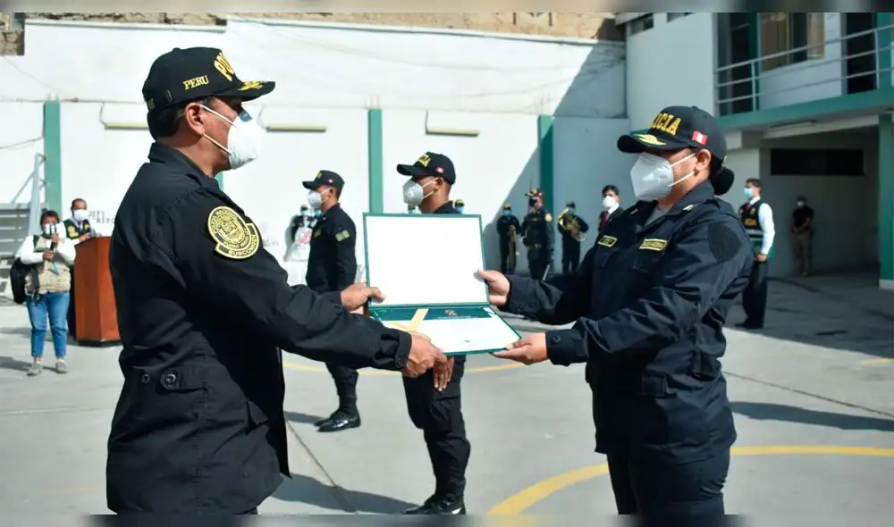 Reconocen a policías por cumplir buenas funciones en la región Lambayeque. Reconocen a policías por cumplir buenas funciones en la región Lambayeque.