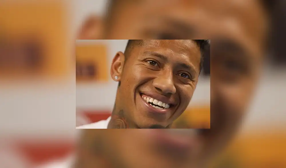 Ray Sandoval con una sonrisa de oreja a oreja porque encontró nuevo club muy pronto