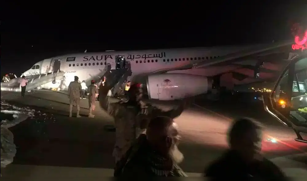 Avión aterriza sin tren de aterrizaje en Arabia Saudita [VIDEO]