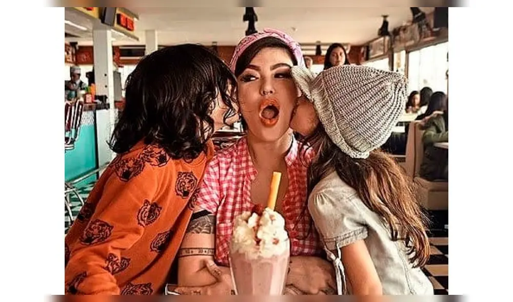 Angie Jibaja y sus hijos  Foto: Instagram