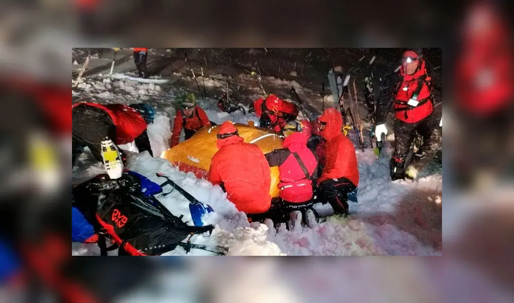 Esquiador sobrevivió tras pasar más de cinco horas enterrado bajo la nieve Esquiador sobrevivió tras pasar más de cinco horas enterrado bajo la nieve