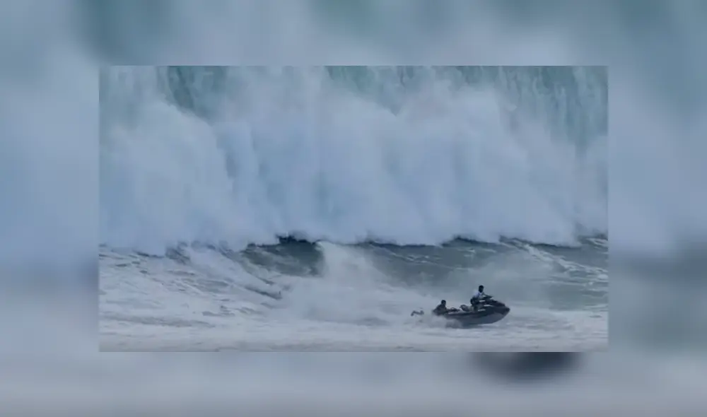 El conductor de la moto acuática realizó uno de los rescates más sorprendentes en la historia del surf. Foto: captura