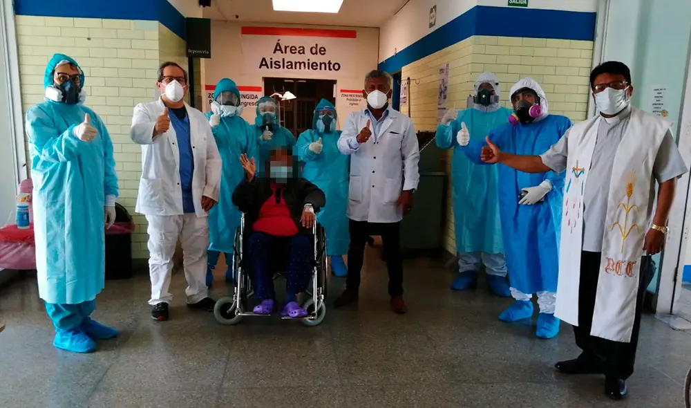 Mujer reconoció la labor de sus tratantes. Foto: EsSalud Mujer reconoció la labor de sus tratantes. Foto: EsSalud