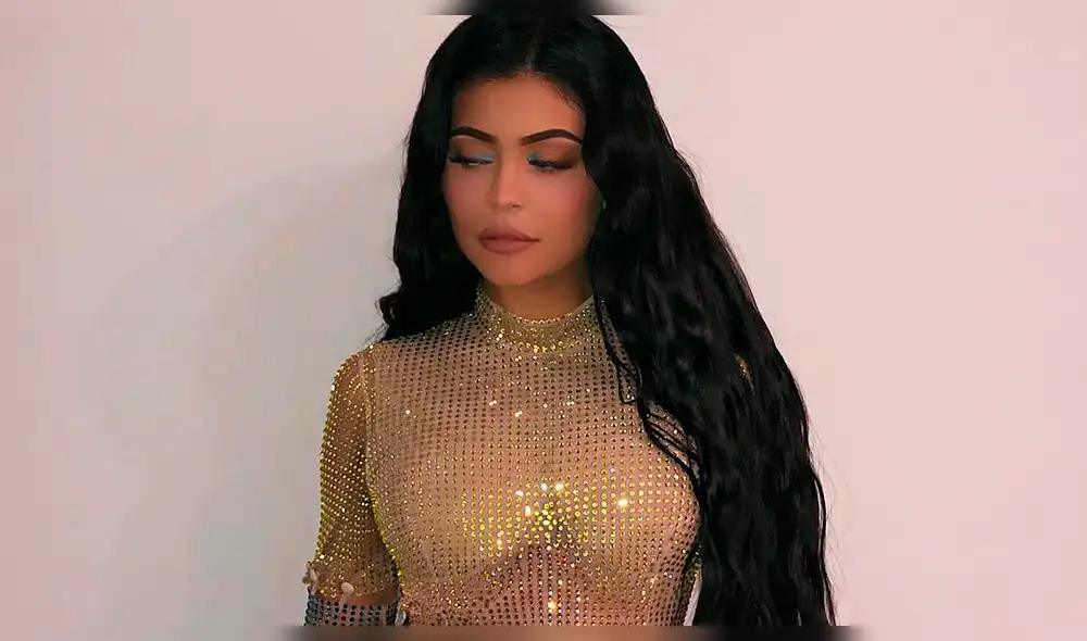 Kylie Jenner deja ver de más al posar en prendas íntimas [VIDEO]