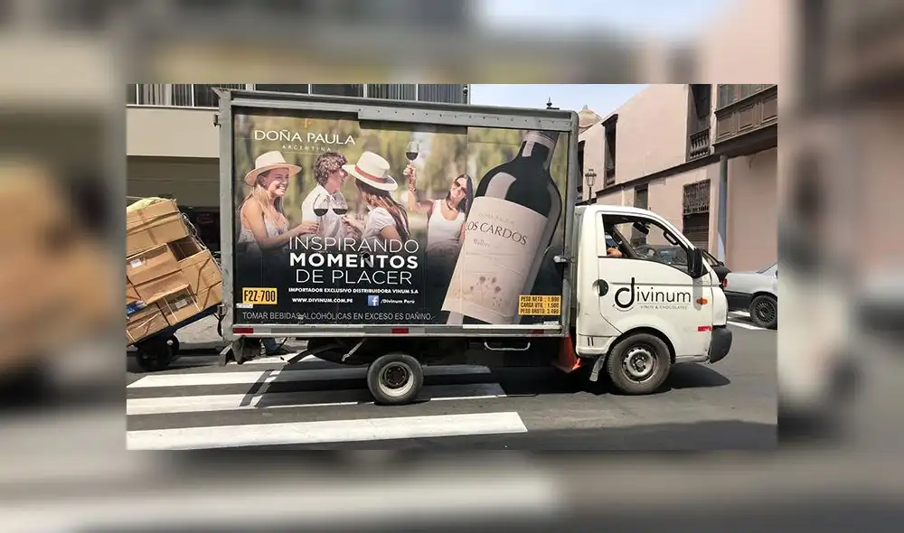 #YoDenuncio: vehículo genera congestión vehicular al obstruir cruce de vías