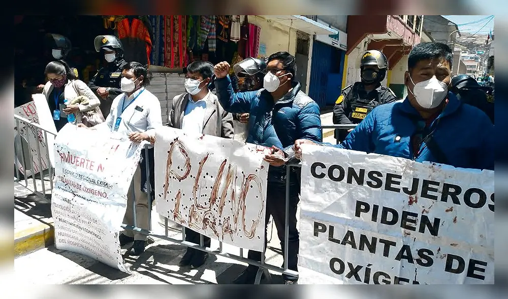 PROTESTA. Consejeros no son atendidos por el gobernador. PROTESTA. Consejeros no son atendidos por el gobernador.