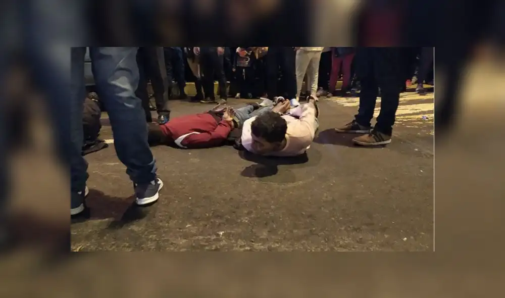 Delincuentes circulaban cerca al centro financiero de Fiori con actitud sospechosa y al negarse a identificarse, la PNP procedió a intervenirlos (Foto: Christian Moreno / Grupo La República) Delincuentes circulaban cerca al centro financiero de Fiori con actitud sospechosa y al negarse a identificarse, la PNP procedió a intervenirlos (Foto: Christian Moreno / Grupo La República)