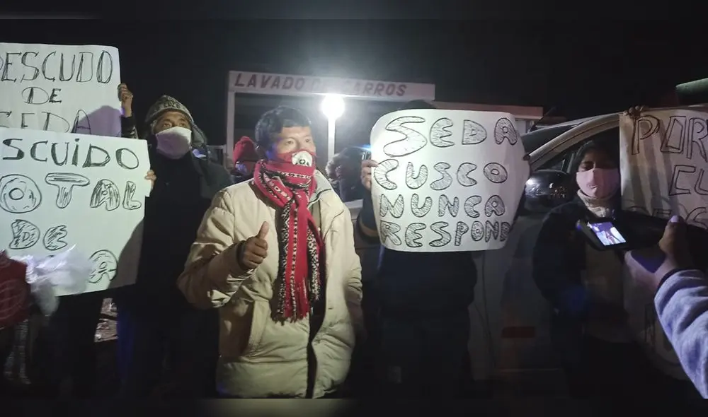 Familiares de adolescente que cayó a buzón de desagüe, exigen justicia por la muerte.