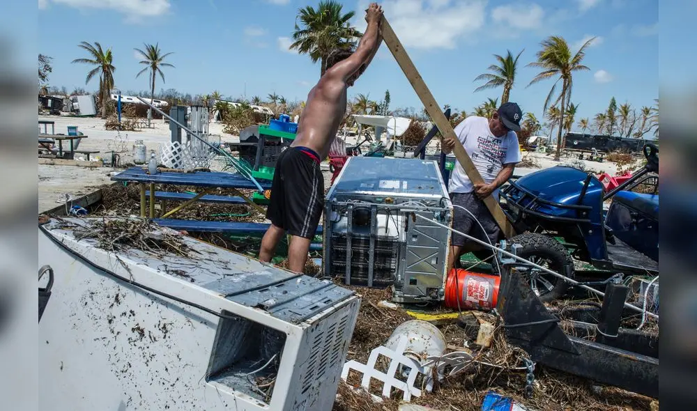 Huracán María, categoría 5, sigue fortaleciéndose