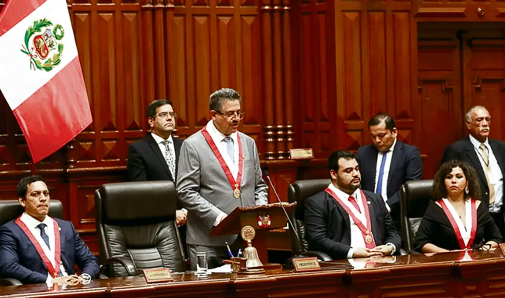 Mesa Directiva. Acciopopulista Manuel Merino junto a Luis Valdez (Izq.), Guillermo Aliaga y María Teresa Cabrera. Foto: Congreso.