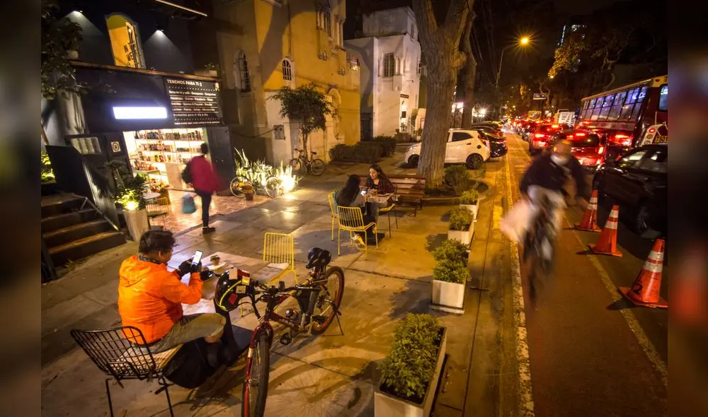 La terraza del Ché Chá Tea Bar, en la cuadra 5 de la Avenida 28 de Julio, ocupa el antiguo estacionamiento. Foto: John Reyes.