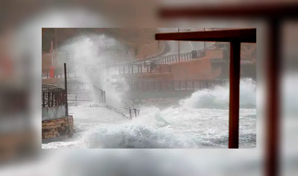 Amigos mueren ahogados al interior de un ascensor inundado durante una tormenta Amigos mueren ahogados al interior de un ascensor inundado durante una tormenta