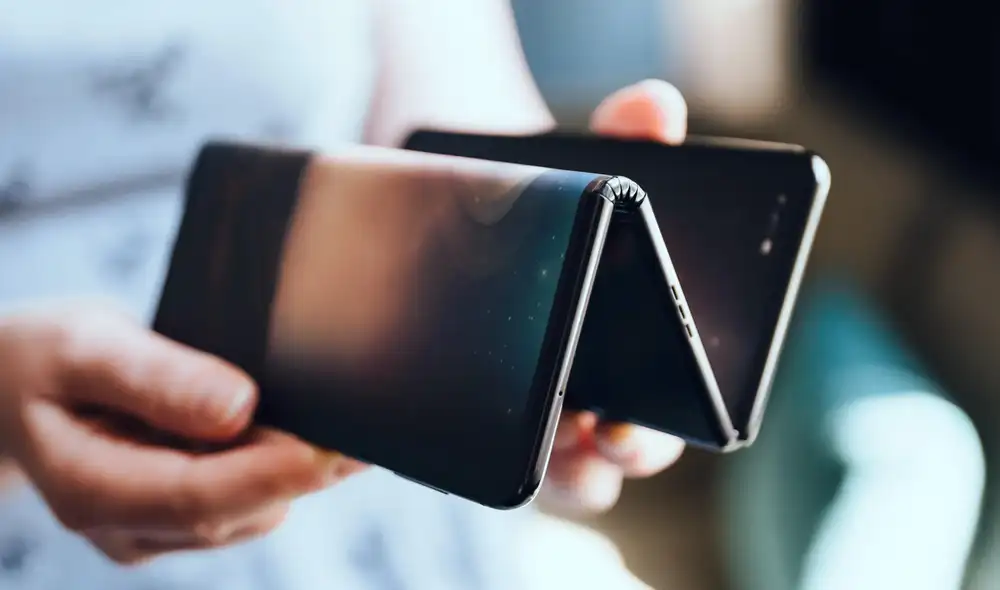 Los dispositivos con pantallas flexibles serán uno de los protagonistas en el mercado de smartphones durante el 2021. Foto: CNET