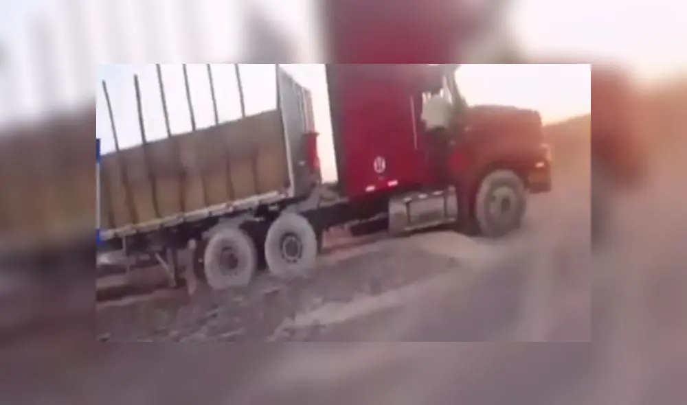 Camión de carga invadió zona intangible de las líneas de Nasca [VIDEO]