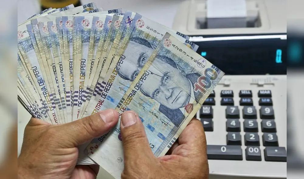 Bonificación. Mientras que el trabajador del sector privado recibe un sueldo, en el sector público el monto es de S/ 300. Bonificación. Mientras que el trabajador del sector privado recibe un sueldo, en el sector público el monto es de S/ 300.