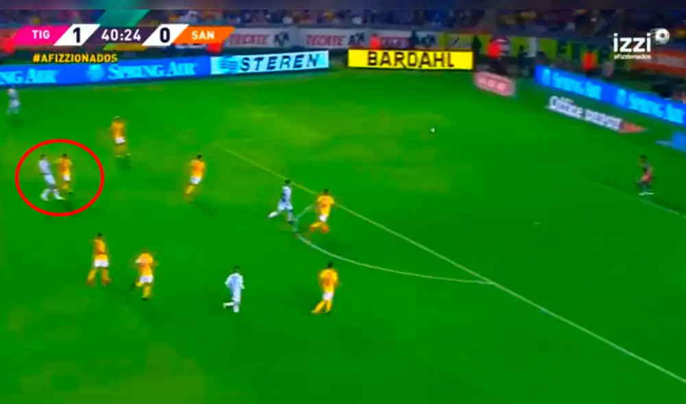 Tigres vs Santos Laguna: Julio Furch 'colgó' al arquero desde fuera del área [VIDEO]