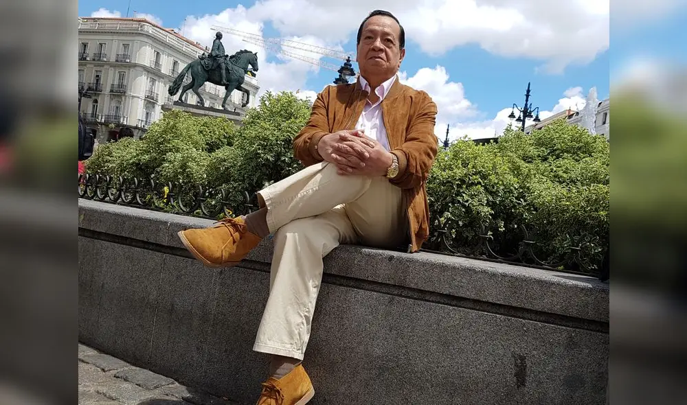 El recordado escritor Carlos Villanes Cairo en la Plaza del Sol, Madrid (2018).