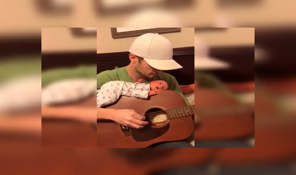 Facebook: padre músico le dedica emotivo tema a su bebé mientras él duerme sobre la guitarra [VIDEO]