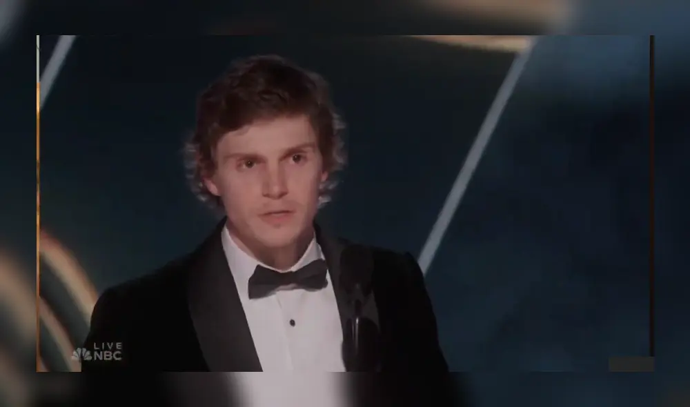 Evan Peters se consagra como mejor actor principal de una serie limitada en los Globos de Oro 2023. Foto: captura de NBC
