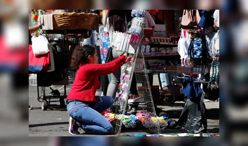 ¿Qué actividades comerciales se abrirán en la ciudad de México? Foto: EFE / José Méndez