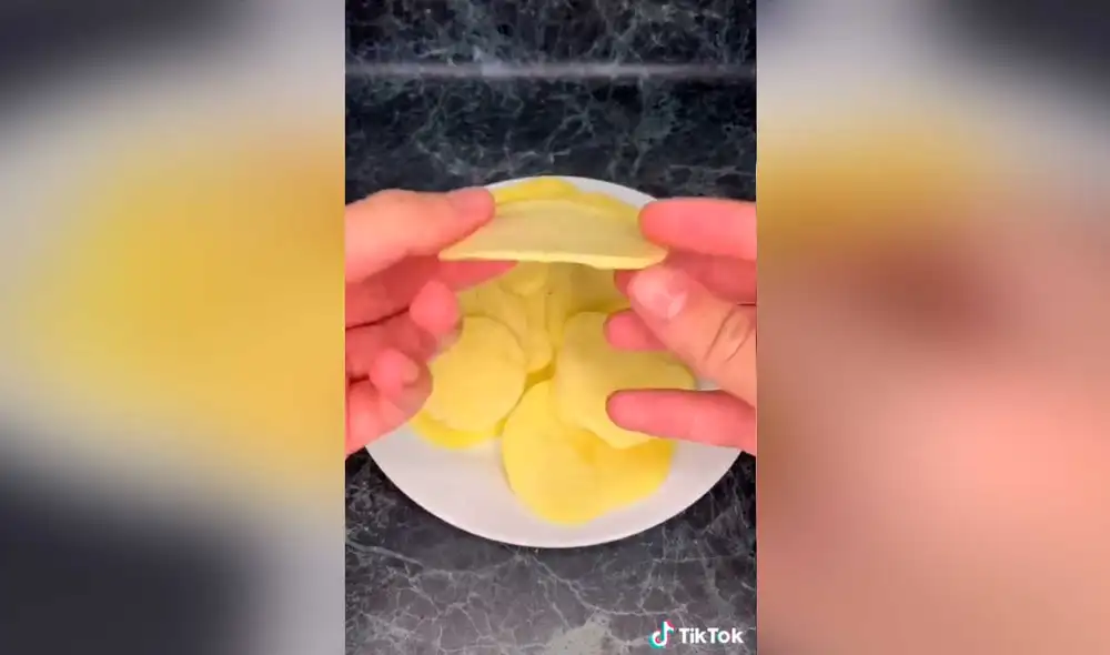 Desliza las imágenes para conocer un poco más sobre la preparación de estas papitas fritas saludables. Foto: captura de TikTok/@joseehidalgoi