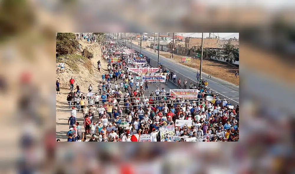 Vecinos de Puente Piedra saludan cancelación de peaje, pero exigen documentos Vecinos de Puente Piedra saludan cancelación de peaje, pero exigen documentos