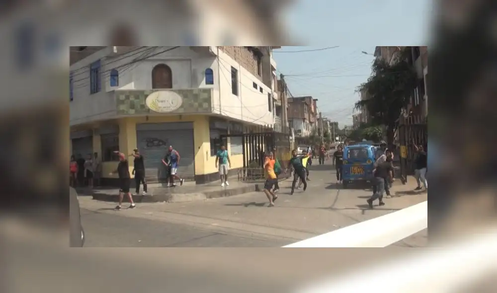 Individuos se enfrentaron a la autoridad y terminaron pro agredirlos. (Foto: Municipalidad de Surco)