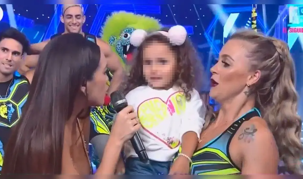 La competidora de Esto es guerra, Ducelia Echevarría, se mostró orgullosa de su familia, quienes estuvieron en el set del programa. La competidora de Esto es guerra, Ducelia Echevarría, se mostró orgullosa de su familia, quienes estuvieron en el set del programa.