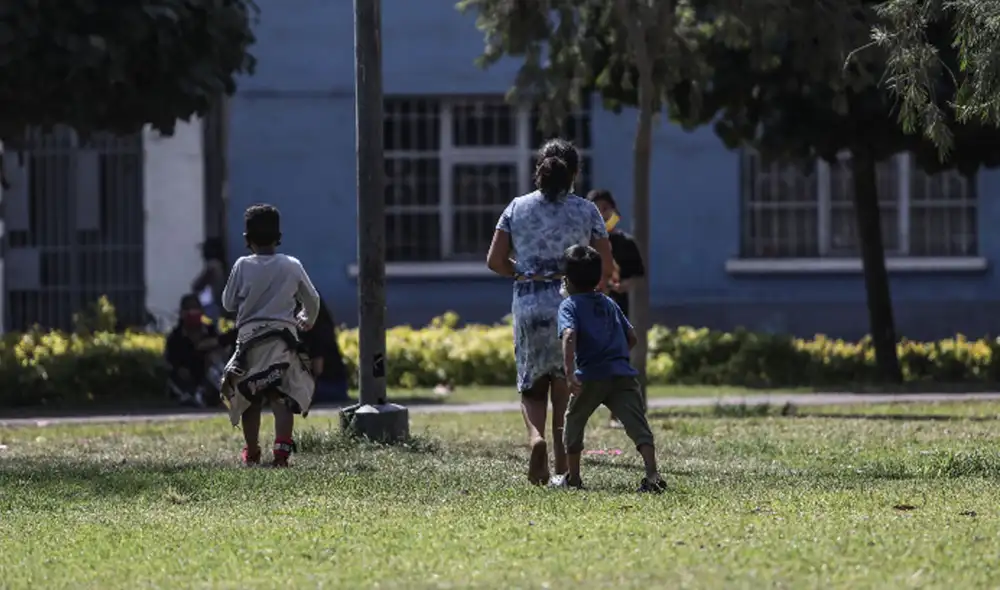 Menores podrán salir a pasear bajo la supervisión de un adulto. Foto: La República Menores podrán salir a pasear bajo la supervisión de un adulto. Foto: La República
