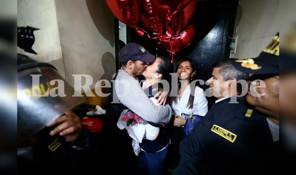 Mark Vito y Keiko Fujimori celebran la liberación de la excandidata presidencial tras casi 13 meses de reclusión. Foto: Michael Ramón / La República.