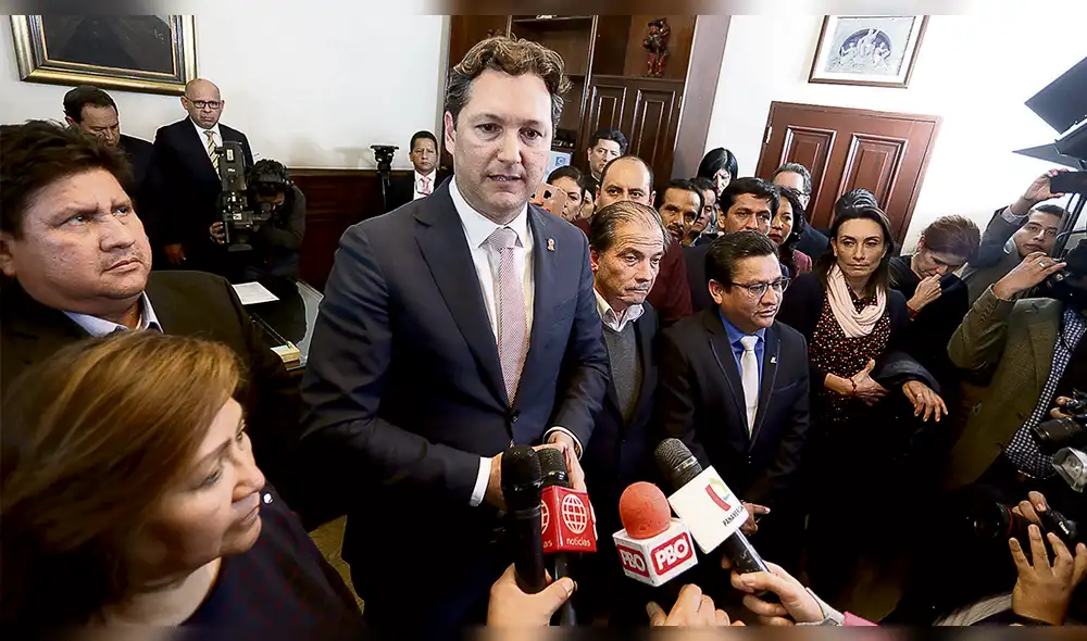 Salaverry y Olaechea disputan Mesa Directiva