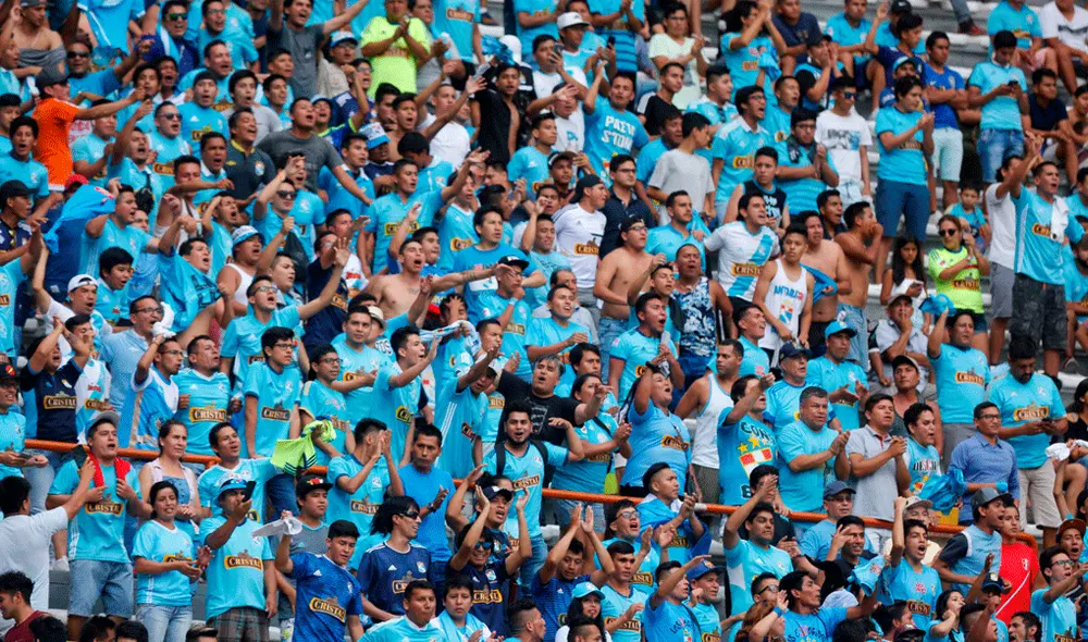 La barra de Sporting Cristal se pronunció por la venta de su club a Innova Sports. | Foto: GLR La barra de Sporting Cristal se pronunció por la venta de su club a Innova Sports. | Foto: GLR