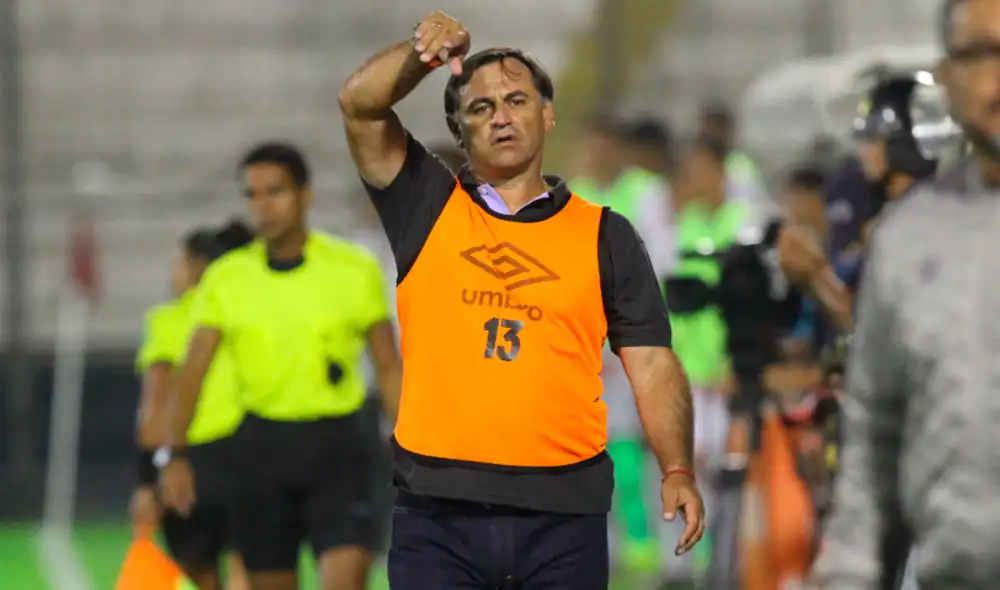 Carlos Bustos dirigiría a Melgar en la temporada 2020 de la Liga 1. Carlos Bustos dirigiría a Melgar en la temporada 2020 de la Liga 1.