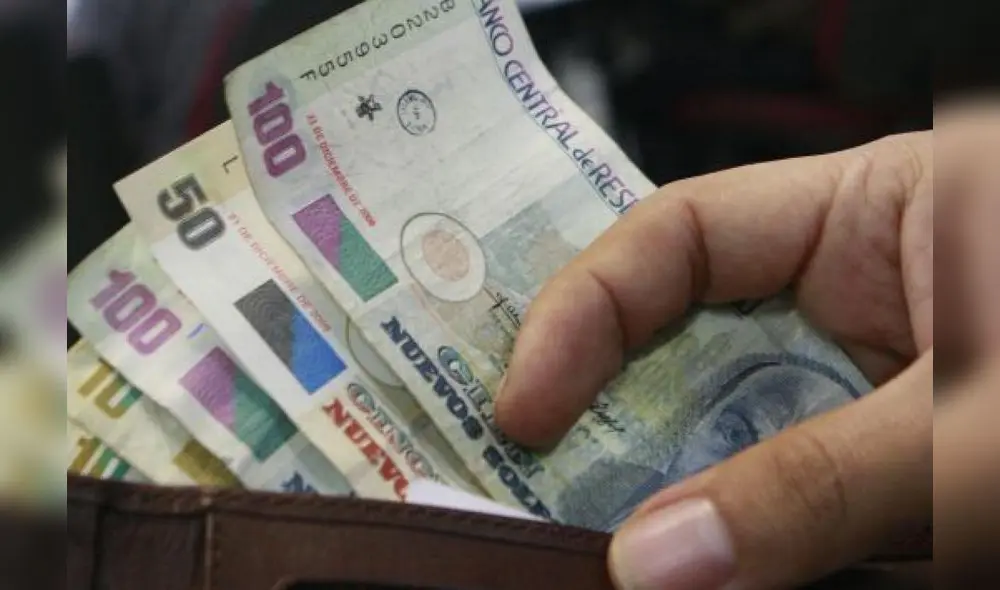 Al momento de sacar un préstamo, es recomendable fijarse en la tasa de cambio y la tasa de interés.