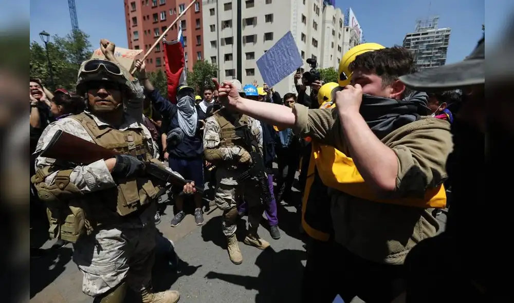 Las fotos que reflejan un Chile en crisis y colapsado por la violencia. Fotos: Jorge Cerdán Las fotos que reflejan un Chile en crisis y colapsado por la violencia. Fotos: Jorge Cerdán
