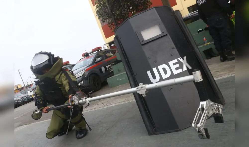 Los hombres que desactivaban coches bomba