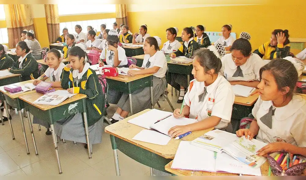 Director. Arnulfo Sandoval dijo que es probable que se reprograme el inicio de clases presenciales por aglomeraciones en aulas.