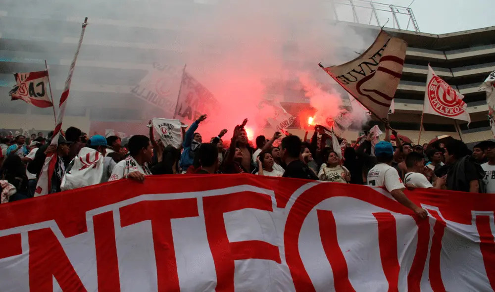 Hinchas se pelearon en presencia de algunos representantes de la Conmebol. | Foto: GLR Hinchas se pelearon en presencia de algunos representantes de la Conmebol. | Foto: GLR