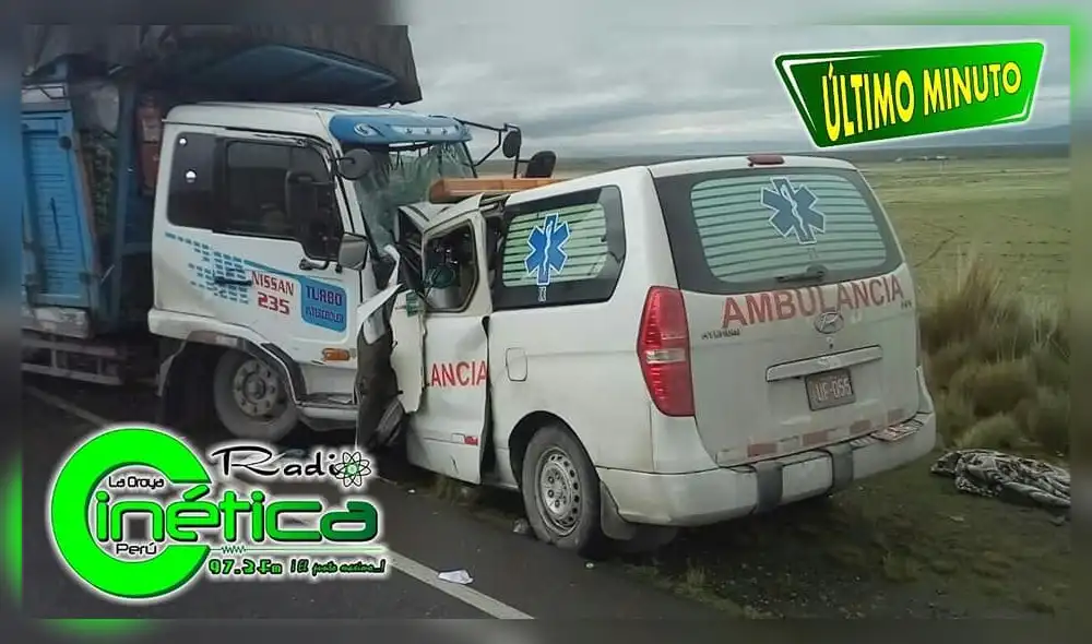 Choque de ambulancia con camión deja cuatro muertos