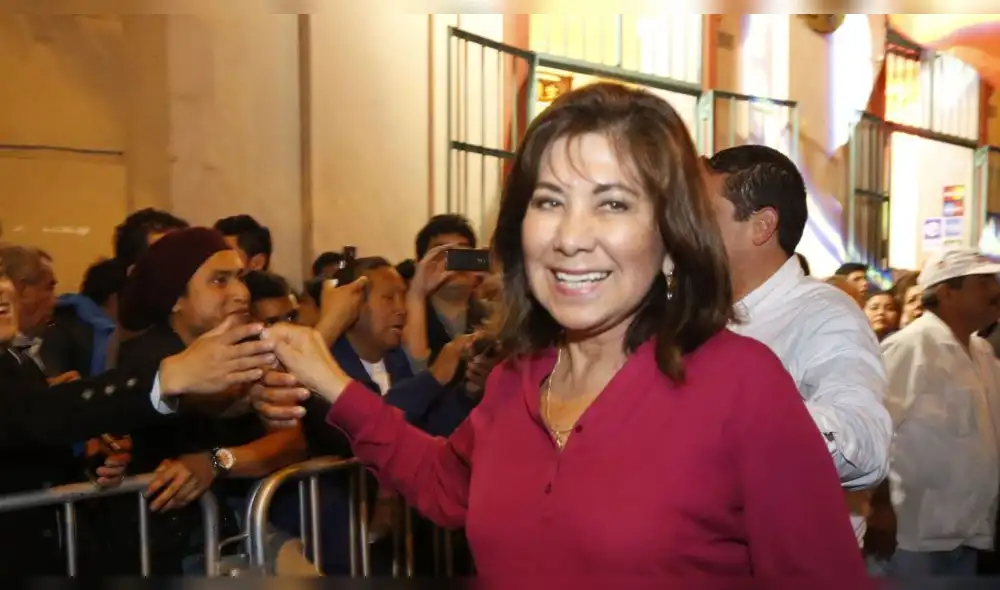 Cecilia Valenzuela pelea con Martha Chávez por caso de 'tocamientos' de Moisés Mamani