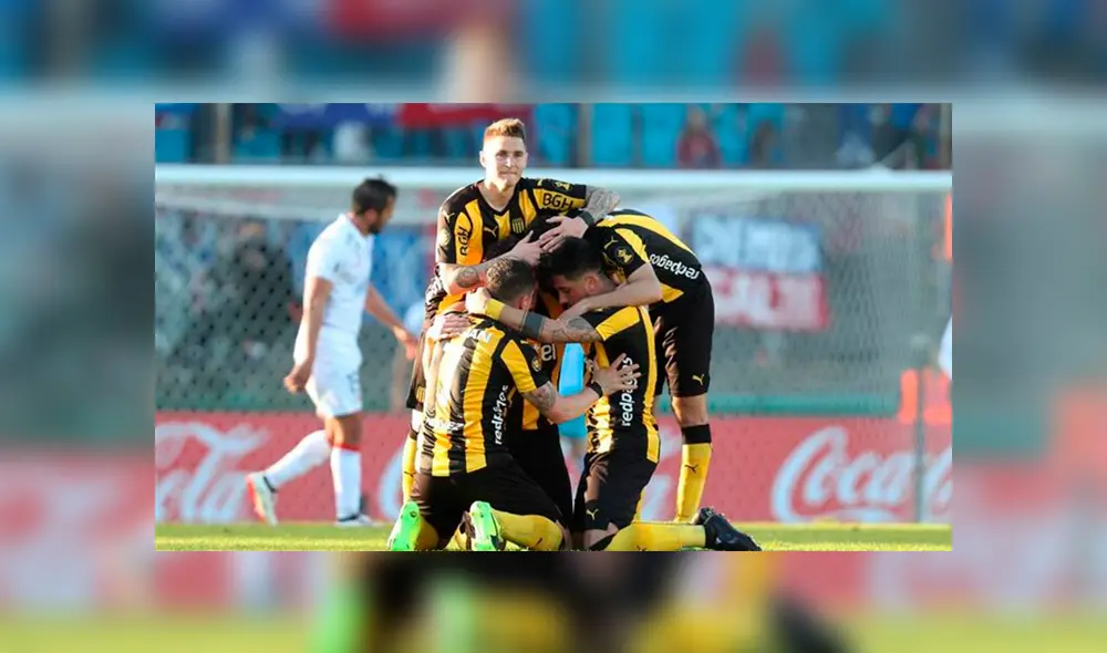 Peñarol venció 2-1 a Fénix y tomó la punta del Torneo Uruguayo [RESUMEN]