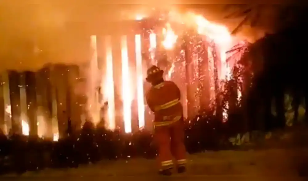 Ate: Reportan incendio frente a Estadio Monumental [VIDEO]