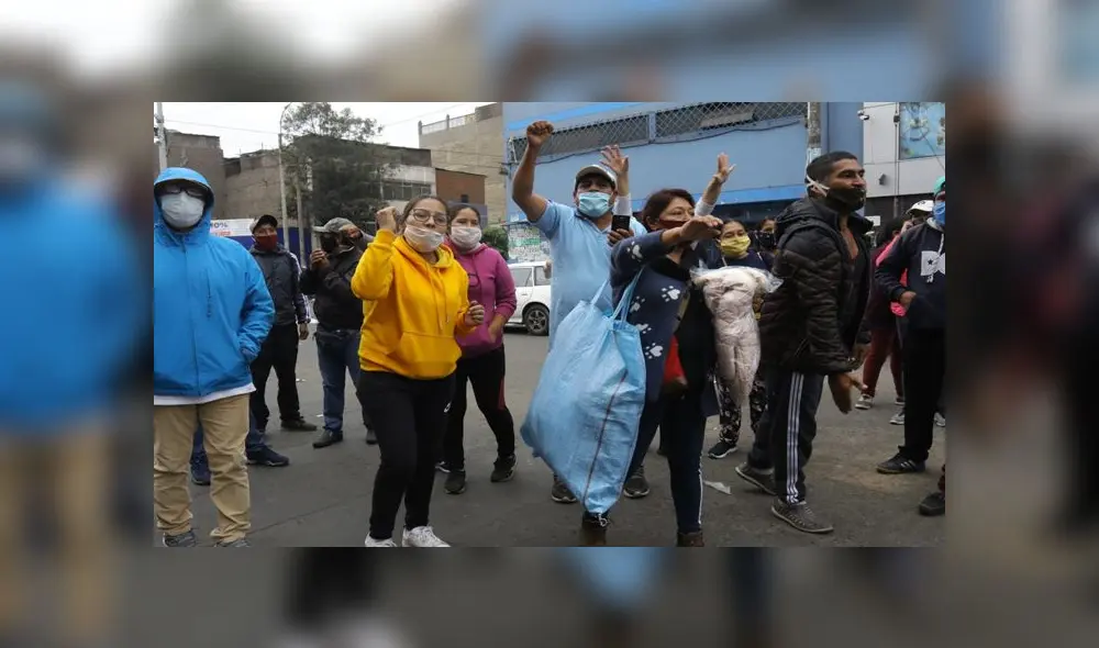 Continúan las protestas en los exteriores. Créditos: URPI Continúan las protestas en los exteriores. Créditos: URPI