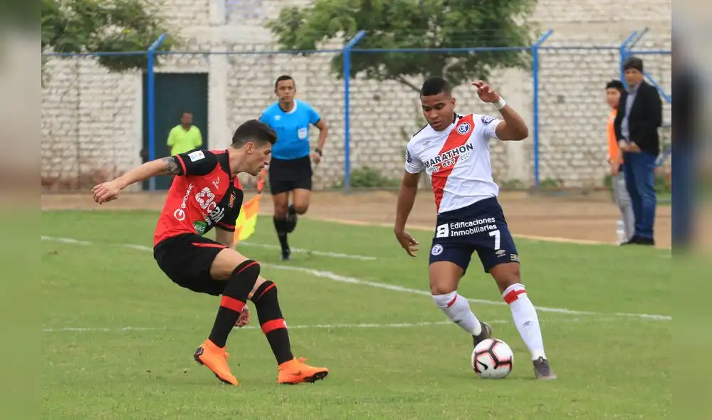 debut. Amoroso ayer se estrenó con la camiseta rojinegra. debut. Amoroso ayer se estrenó con la camiseta rojinegra.