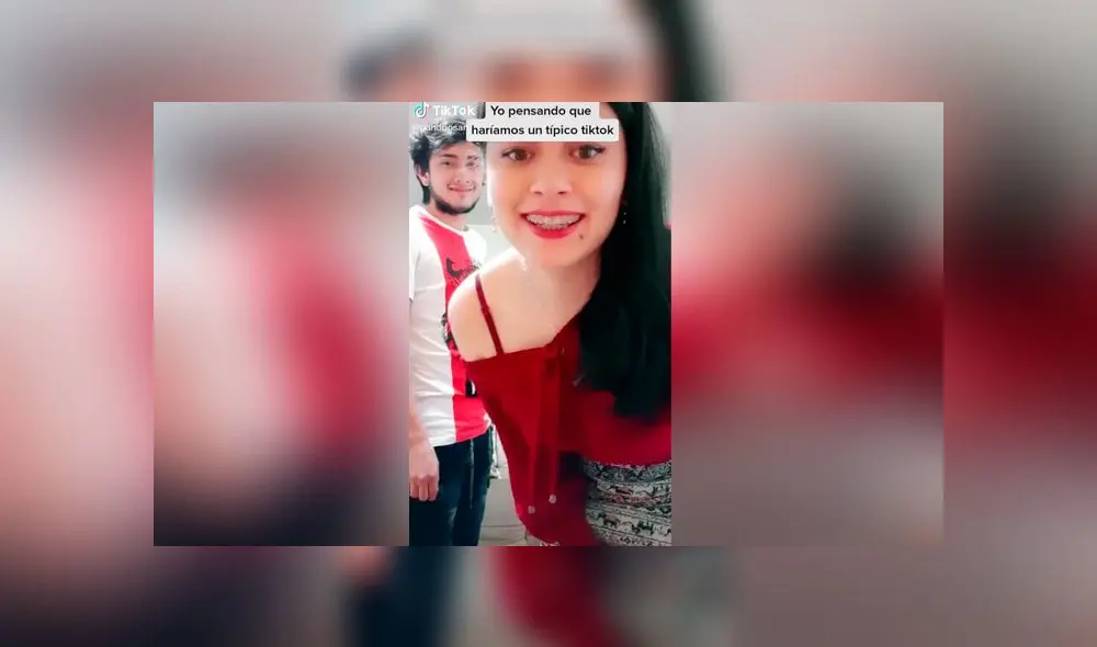 Desliza las imágenes para ver la romántica pedida de mano que hizo este joven a su novia cuando grababan un reto de baile. Foto: Paula Andrea/TikTok