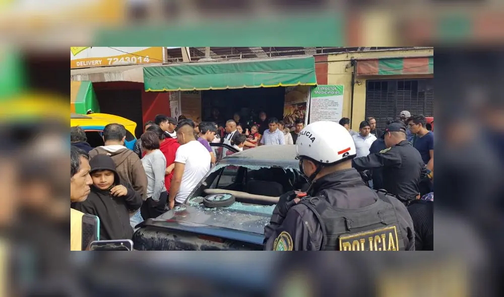 Choque causó gran preocupación en vecinos, quienes auxiliaron a heridos y casi linchan a presuntos responsables. (Foto: Joel Robles / La República) Choque causó gran preocupación en vecinos, quienes auxiliaron a heridos y casi linchan a presuntos responsables. (Foto: Joel Robles / La República)