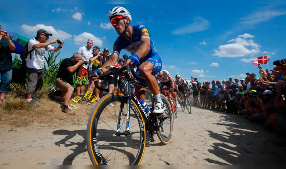 Ciclista muestra su rodilla rota con la que recorrió 60 kilómetros | FOTO