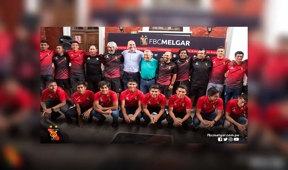 Jugadores firmaron su primer contrato profesional con el club rojinegro.